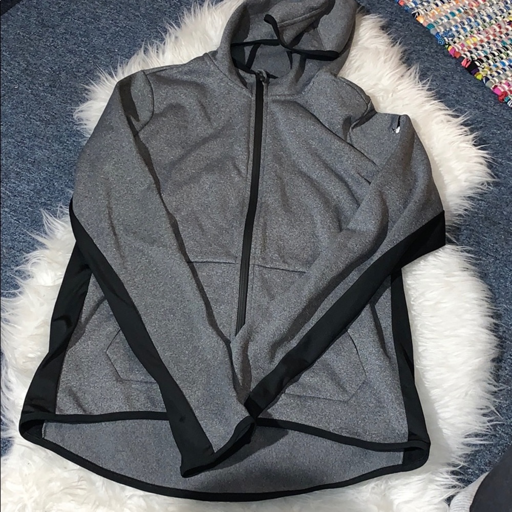 Woman’s medium Nike hoodie worn great condition